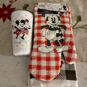 Disney oven mitts and mug